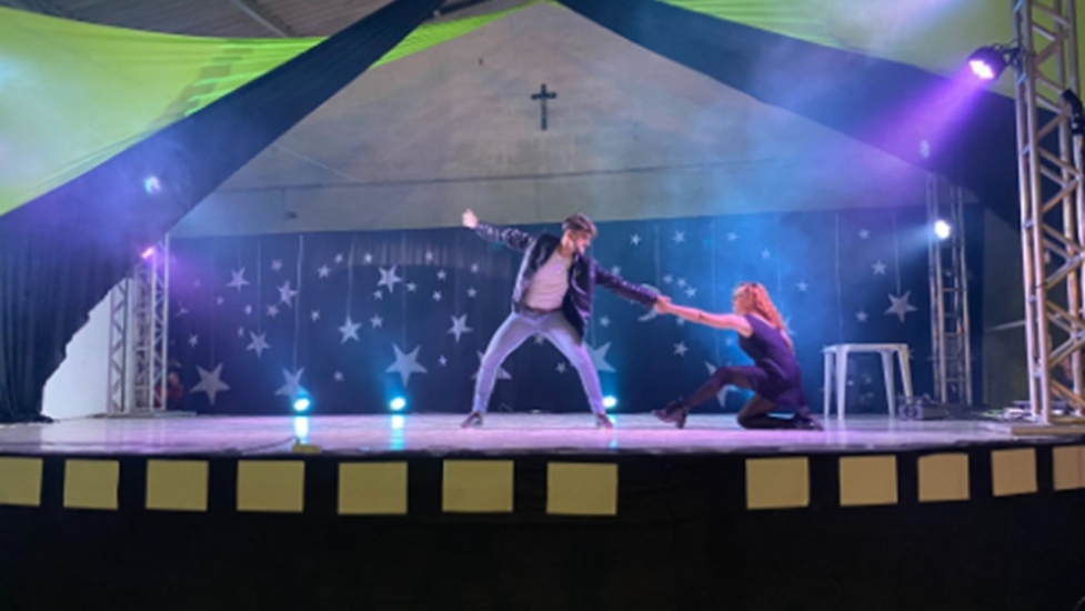 Celebre o Espet&aacute;culo de Dan&ccedil;a de Jaguare. Anuncie em&nbsp;Outdoors!