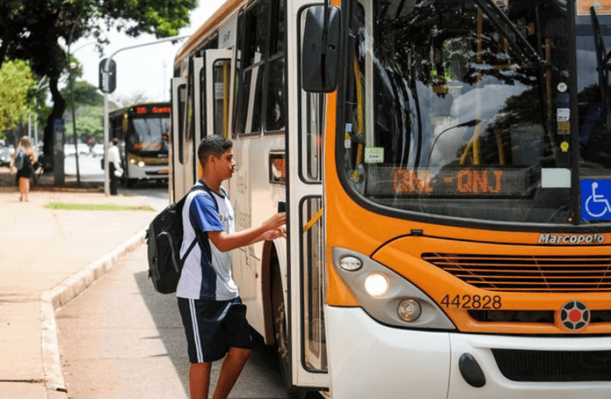 M&Iacute;DIAS EM &Ocirc;NIBUS NO ESP&Iacute;RITO SANTO