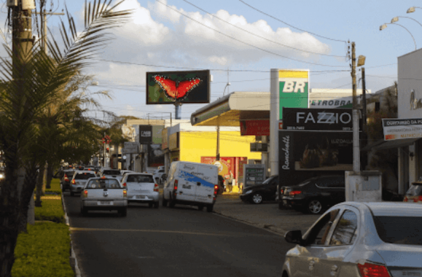 PAINEL DE LED EM ESP&Iacute;RITO SANTO 