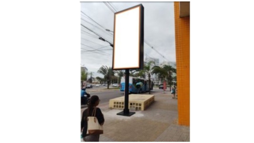 Painel de Led na cal&ccedil;ada do Shopping Laranjeiras